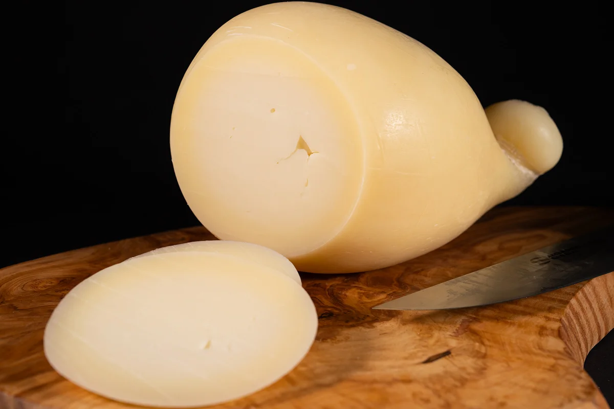 Aged Caciocavallo 1Kg - Tenuta Chirico 3