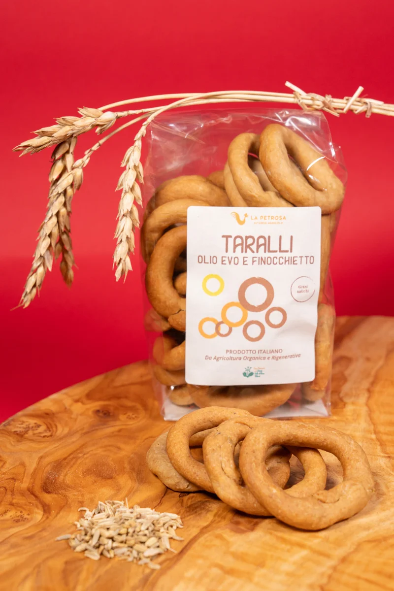 Taralli al finocchietto cotti in forno a legna